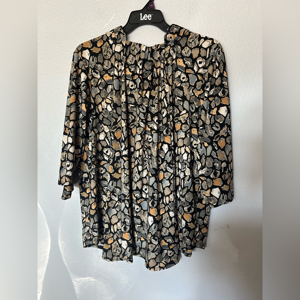 Attitudes by Renée pebble rock pattern, free, flowing blouse - Picture 4 of 5